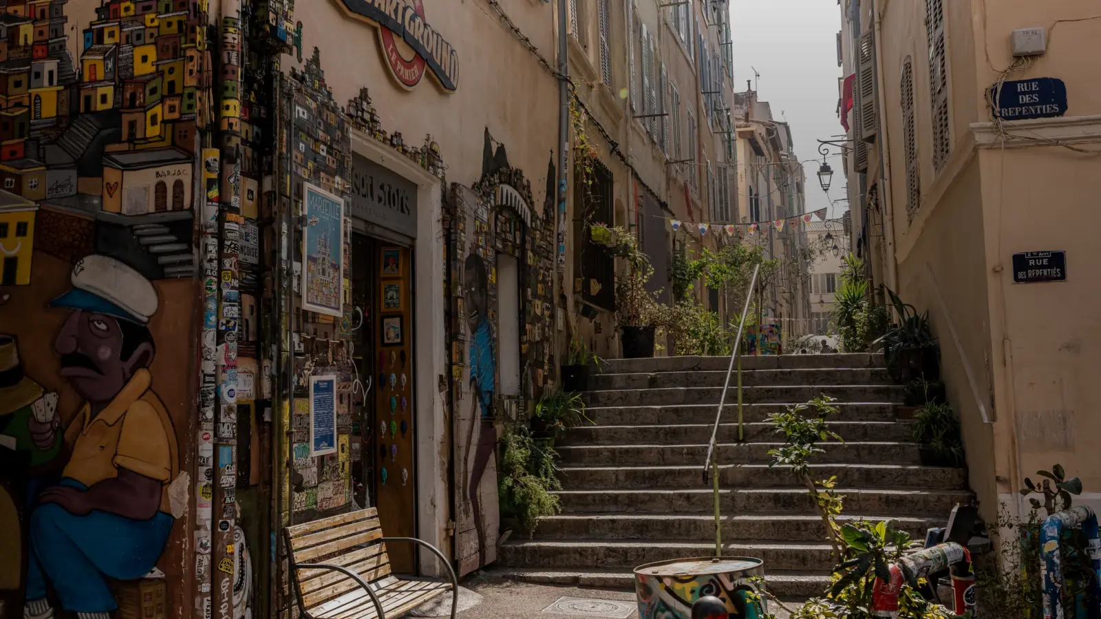 Les escaliers de la rue des Repenties, entre le cours Julien et la Plaine