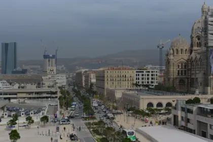 Vue aérienne de Marseille et de la cathédrale de la Major