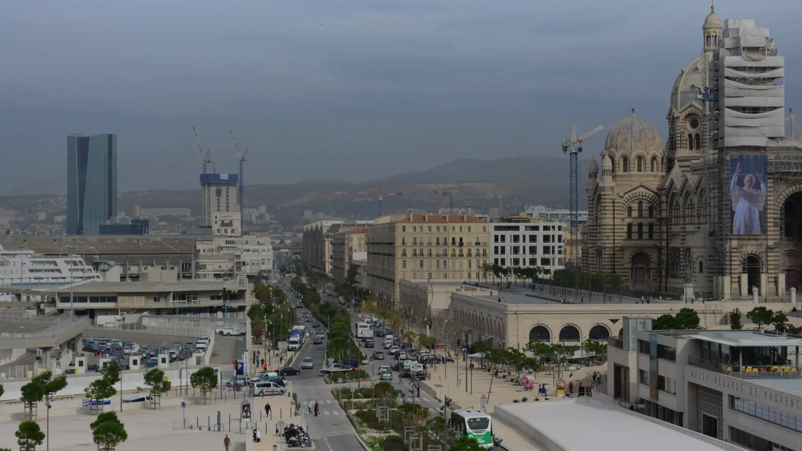 Vue aérienne de Marseille et de la cathédrale de la Major