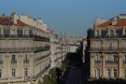 Immeubles anciens de style haussmannien vus d'en haut à Marseille