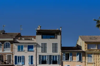 Façades méridionales d'un quartier résidentiel