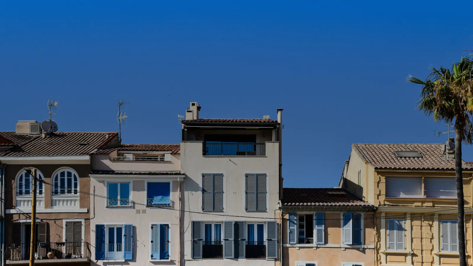 Façades méridionales d'un quartier résidentiel
